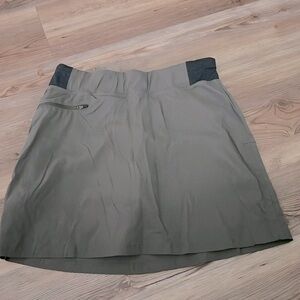 Outdoor Research women’s Zendo travel skort, size 4, good condition